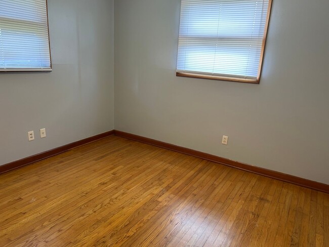 Building Photo - 2 Bedroom / 1 Bath  Home Kingsport, TN