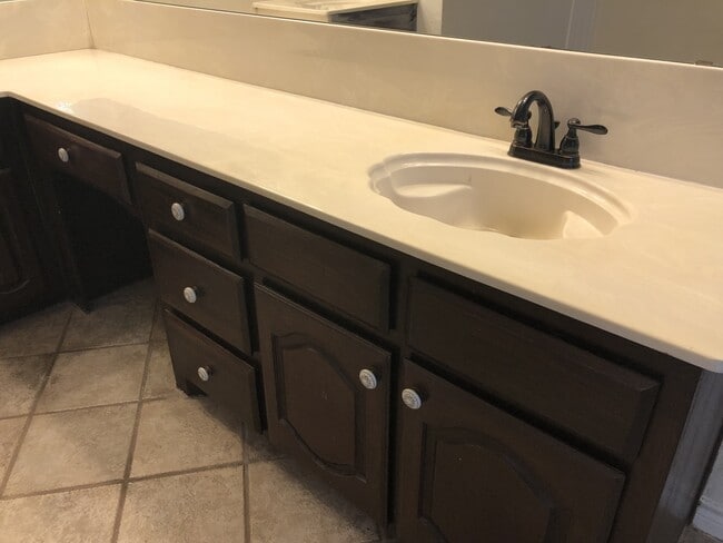 Building Photo - 5 Bedrooms in Richardson!