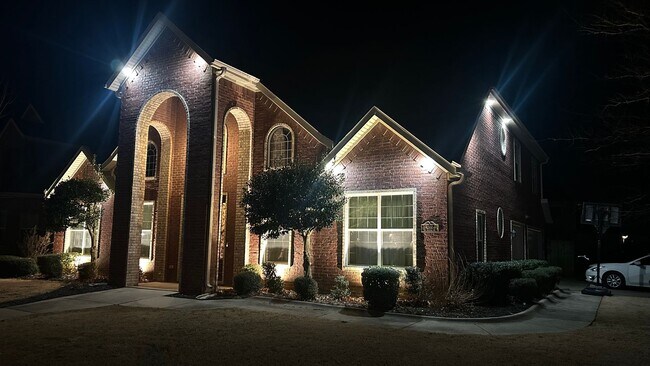 Building Photo - Available March 1st!  Modern 5-Bedroom 4-Bathroom Home in SW Bentonville