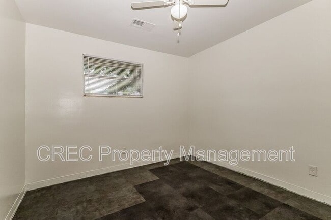 Building Photo - 1635 Memminger Ave