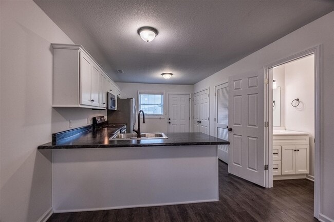 Building Photo - 100 Commerce St