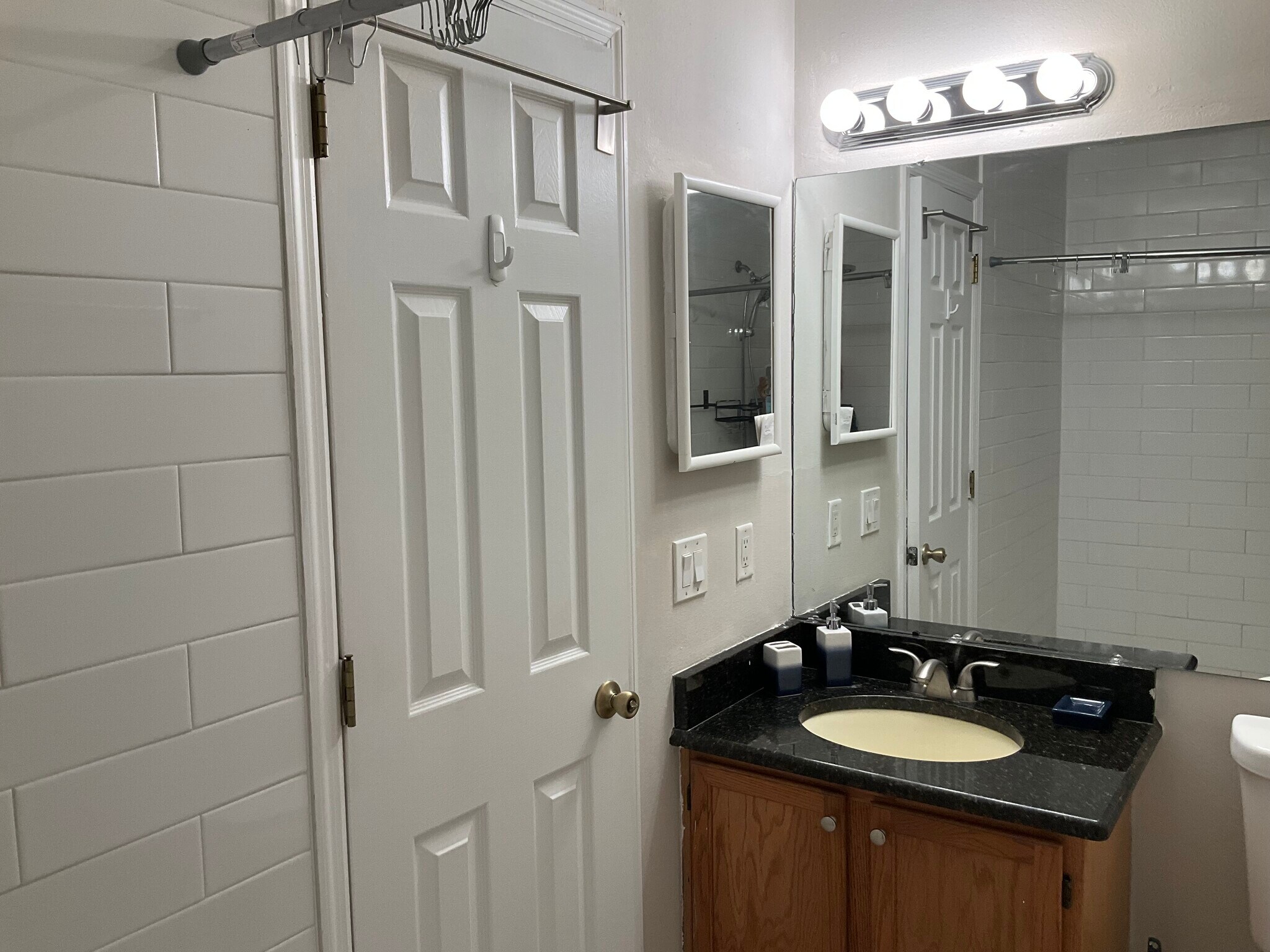 Building Photo - 9532 Darien Ave