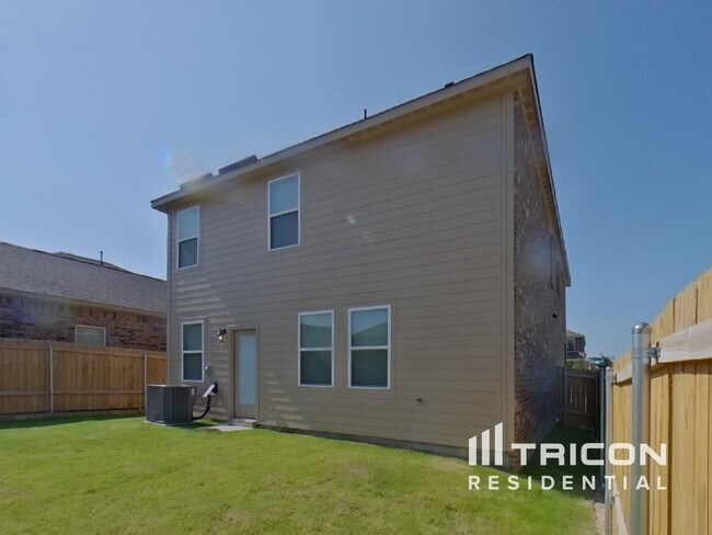 Building Photo - 1221 Bullock Dr