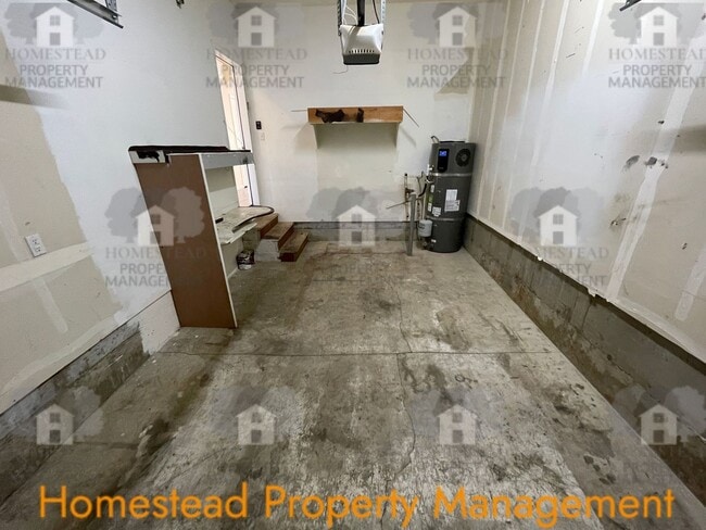 Building Photo - Welcome home! Outstanding Salem location!