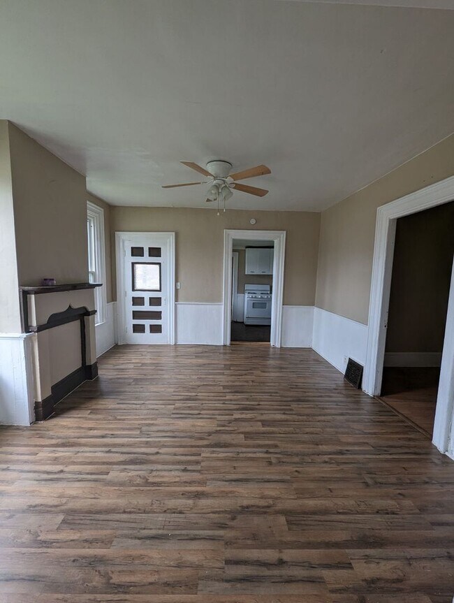 Building Photo - 210 S Doxtator St