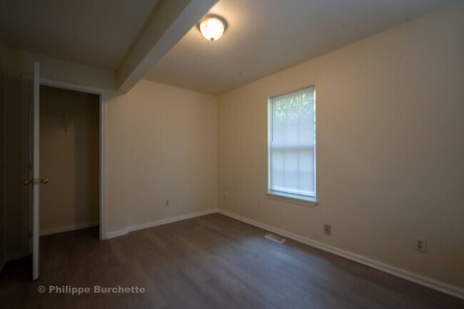 Building Photo - 2507 Hart St
