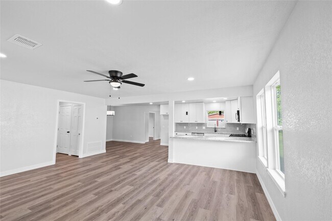 Building Photo - 524 Dunnam Ave