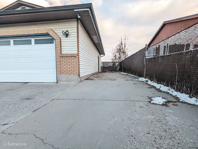 side entrance - 6541 S Begonia Dr
