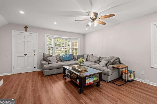 Building Photo - 541 N White St