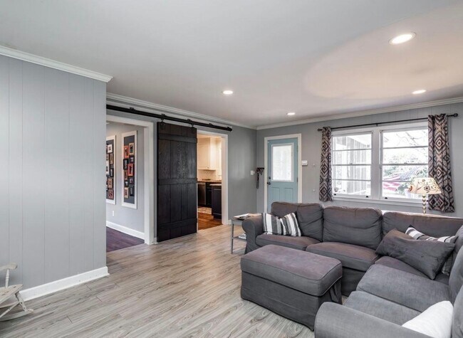 Building Photo - Low Maintenance 4BR/2BA Home near Downtown Greenville!