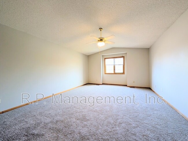 Building Photo - 9200 Parkside Dr