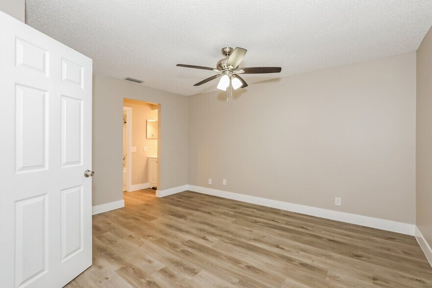Building Photo - 2531 NW 56th Ave