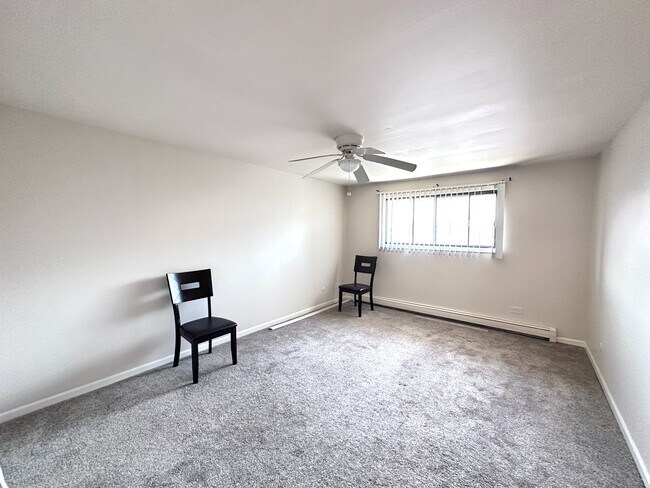 Building Photo - 8509 W Catherine Ave