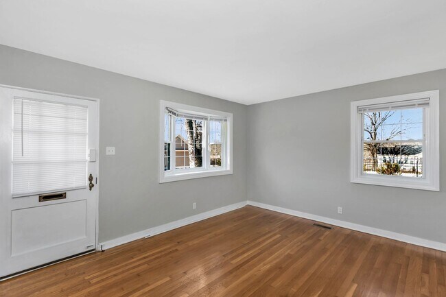 Building Photo - 207 Windham St SE