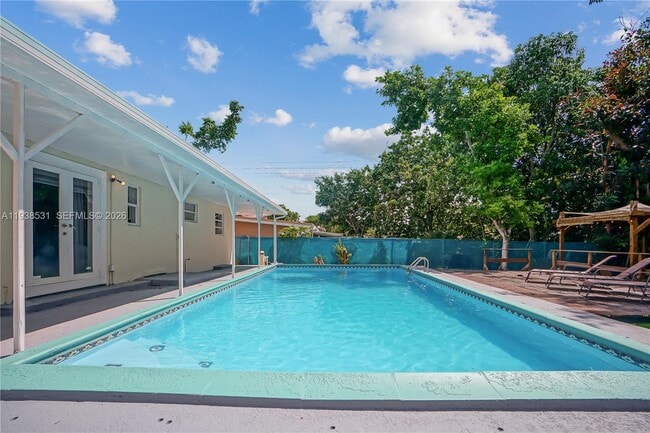 Building Photo - 1370 NE 133rd St