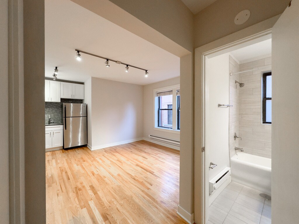 Building Photo - 2410 N Kedzie Blvd
