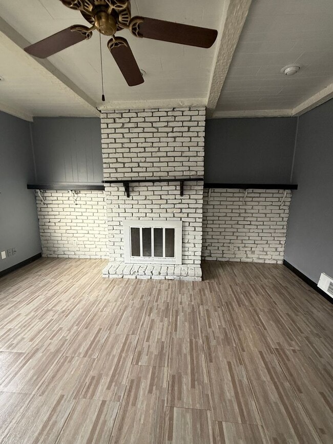 Building Photo - 3bd Single Broadway/Fleet Area Vouchers Only