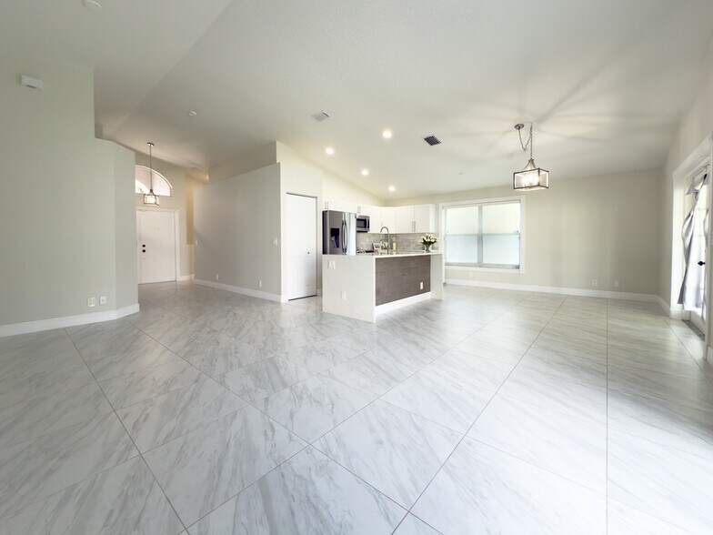 Building Photo - 12204 Sunset Point Cir
