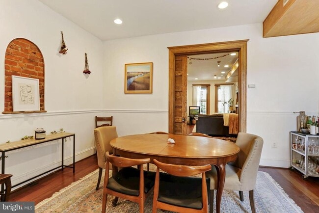 Building Photo - 1116 Monroe St NW