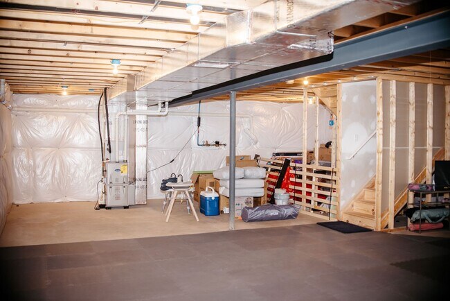 Building Photo - 220 Callie Dr