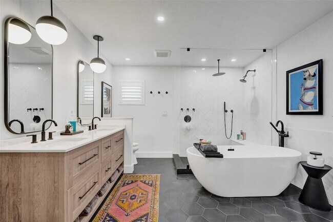 Building Photo - 3206 Robbins Rd