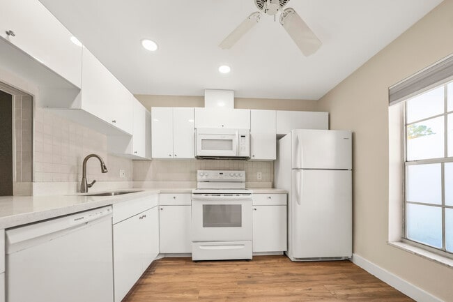 Building Photo - 270 Cape Cod Cir