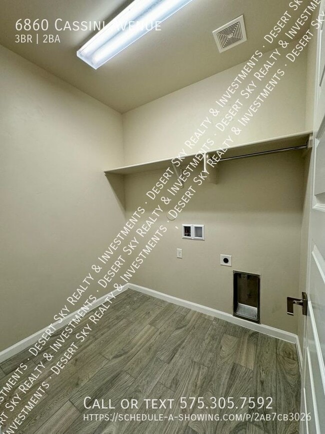 Building Photo - 6860 Cassini Ave