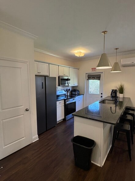 Building Photo - 5535 Stream Ln