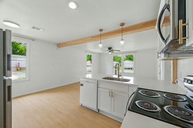 Building Photo - Remodeled 3 Bed/2 Bath Home with Bonus Upper Room Near Booming 9 Mile Rd Hub