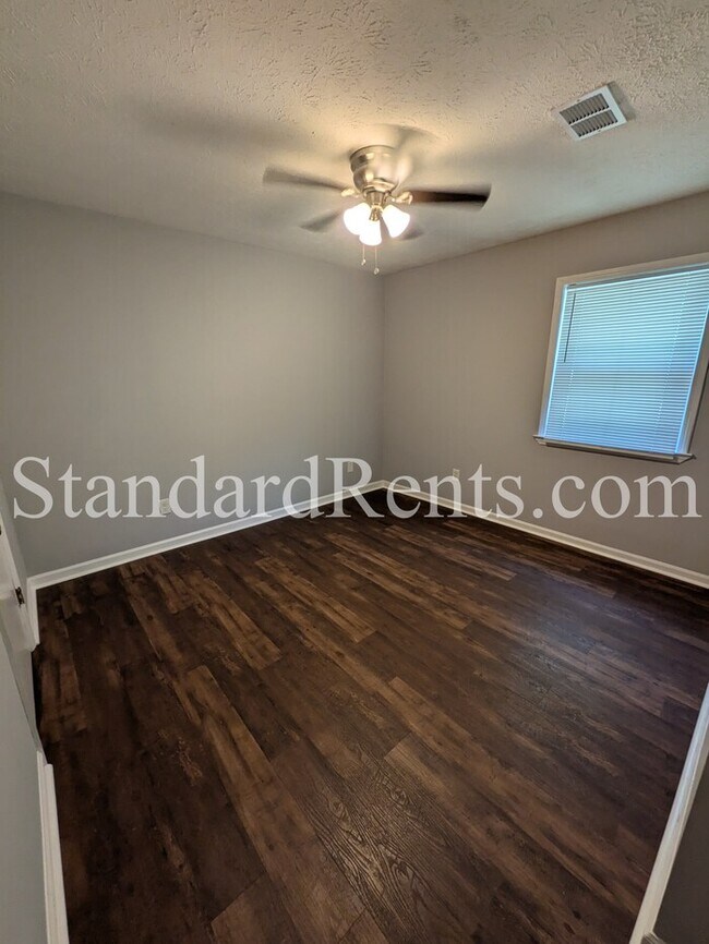 Building Photo - 8121 Winewood Way
