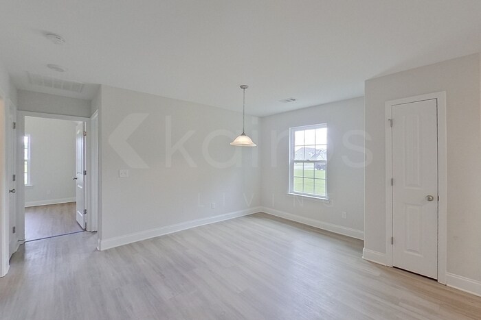 Building Photo - 223 Western Red Cedar Dr