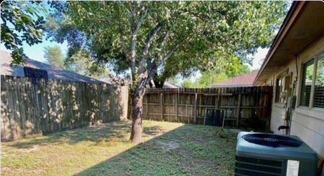 Building Photo - 11013 Crenchrus Ct