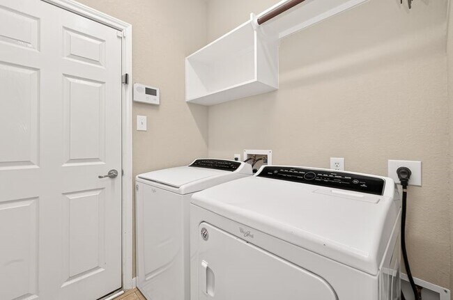 Building Photo - 111 S Rocky Point Cir