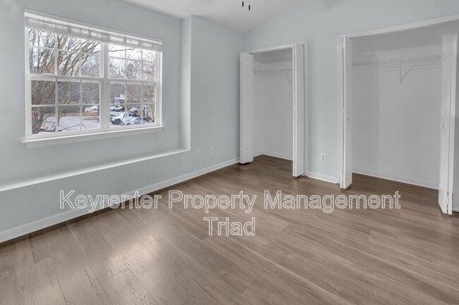 Building Photo - 16 Raelans Cir