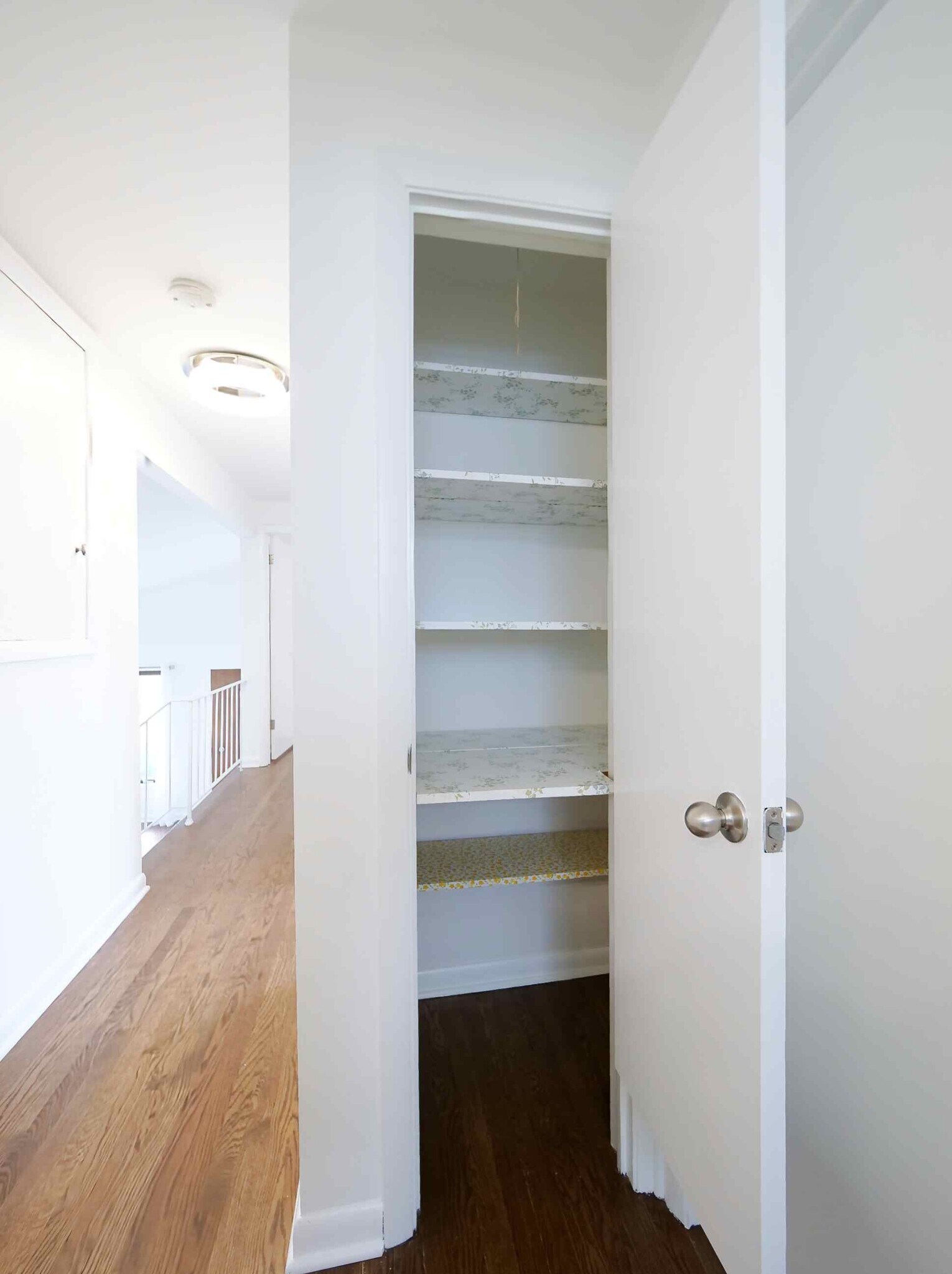 Linen - 10107 Lawrence Ct