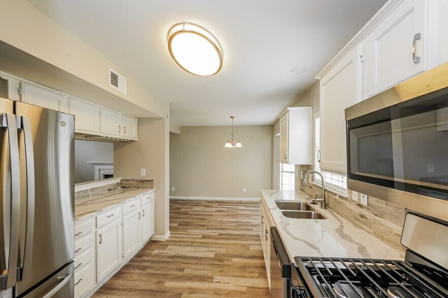 Building Photo - 232 Sunset Dr