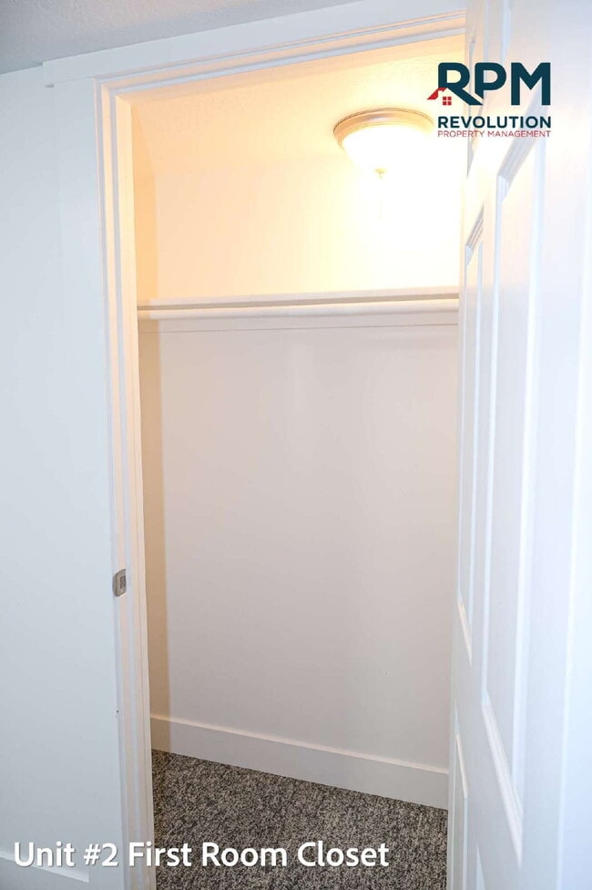 Building Photo - "Charming 2-Bed Duplex on Washington Blvd – Spacious 1421 Sq Ft with 2 Full Baths!"