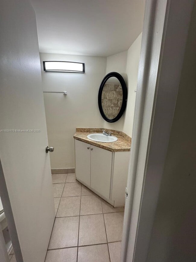 Building Photo - 1 bedroom in North Miami Beach FL 33179