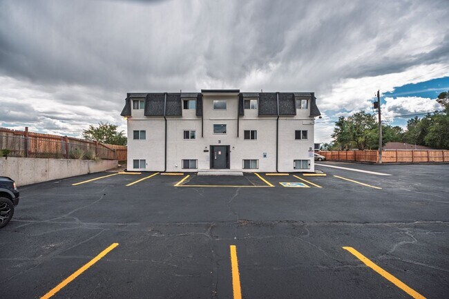 Building Photo - 3604 E Uintah St