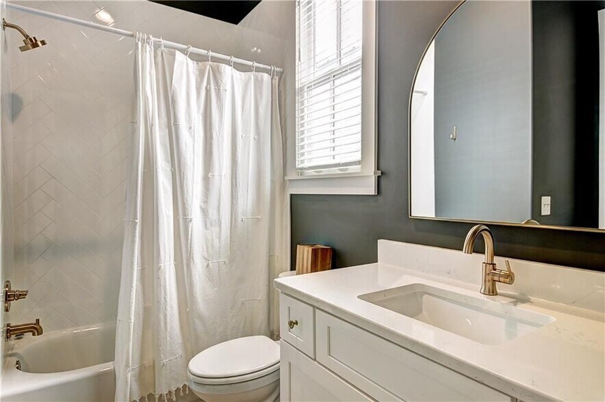 Building Photo - 1268 Hayes Dr SE