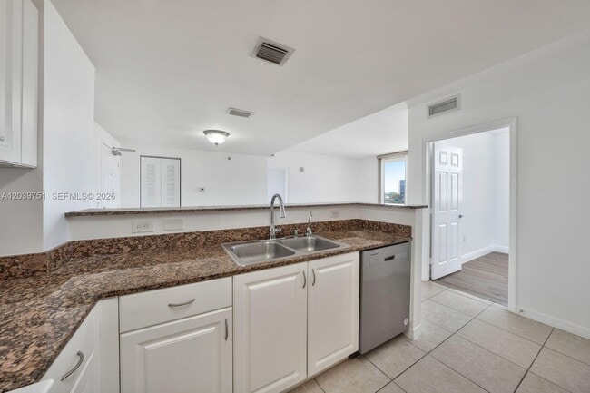 Building Photo - 215 SW 42nd Ave