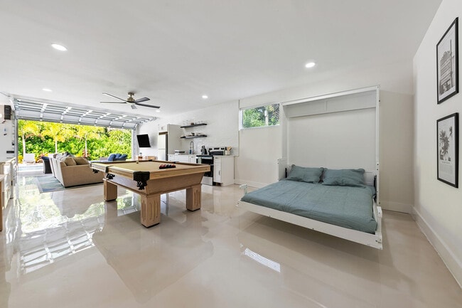 Building Photo - 125 NW 3rd Ave