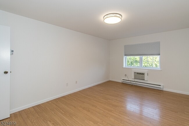 Building Photo - 530 Park Ave