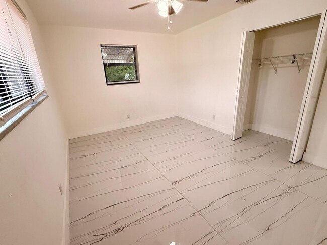 Building Photo - 4088 SW 51st St