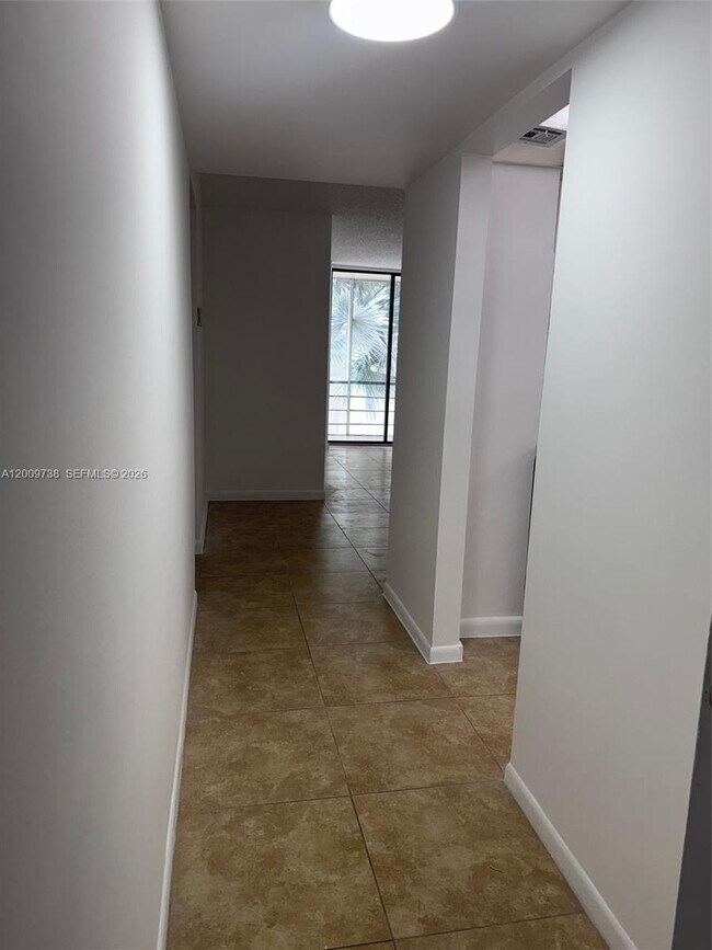 Building Photo - 2821 N Miami Beach Blvd