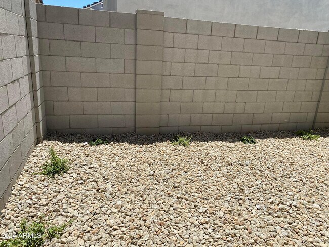 Building Photo - 4853 E St John Rd