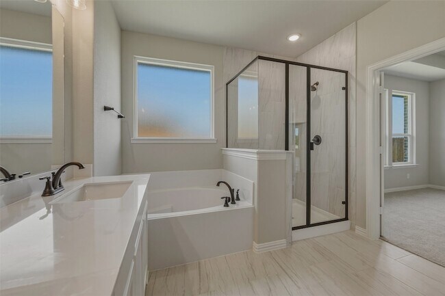 Building Photo - 2105 Bluebird Ln