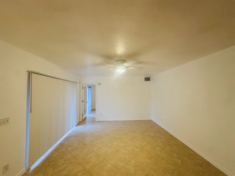 Building Photo - 8559 Boca Rio Dr