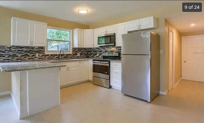 Building Photo - Home For Rent in St Petersburg!