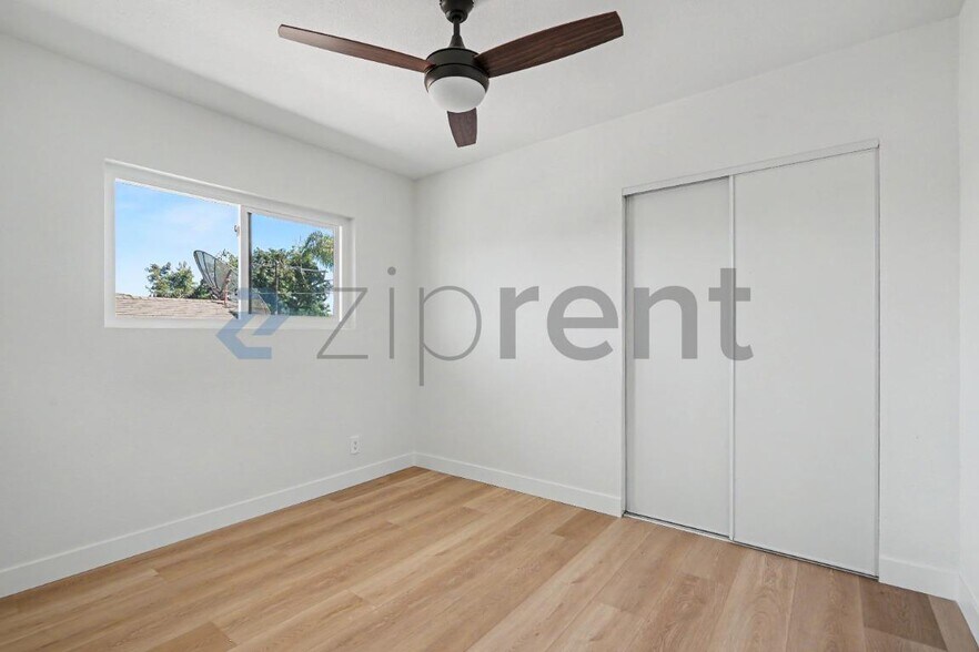 Building Photo - Unit 3
